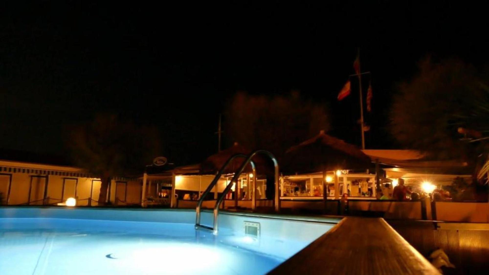 Bed And Breakfast Bagno Venezia Marina Di Carrara Extérieur photo
