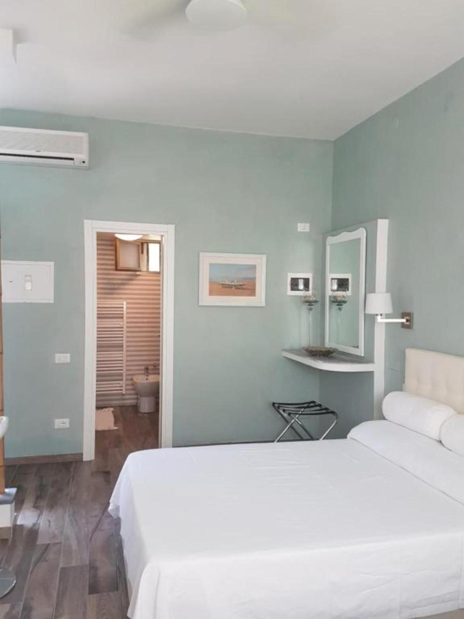 Bed And Breakfast Bagno Venezia Marina Di Carrara Extérieur photo
